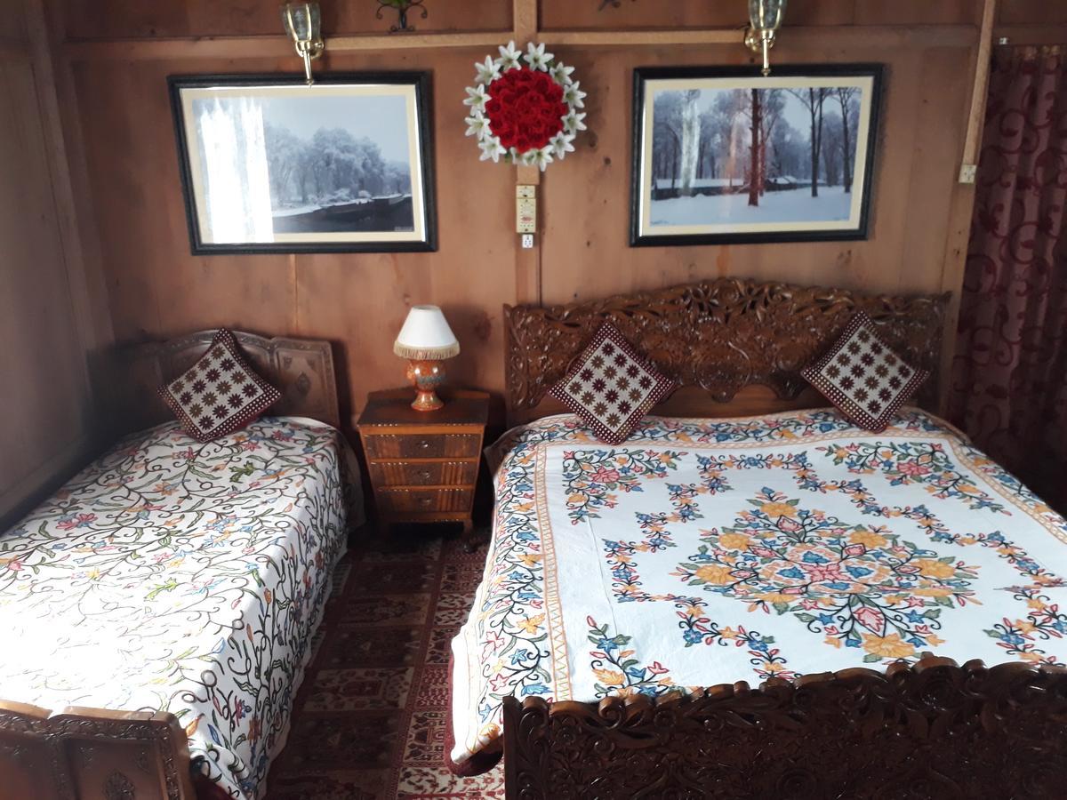 Heritage Geneva House Boat Srīnagar Zewnętrze zdjęcie