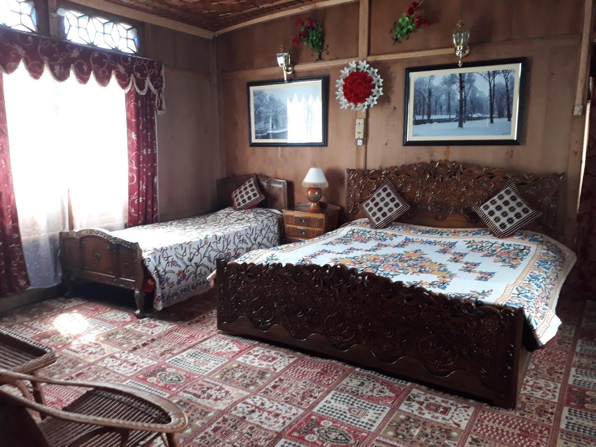 Heritage Geneva House Boat Srīnagar Zewnętrze zdjęcie