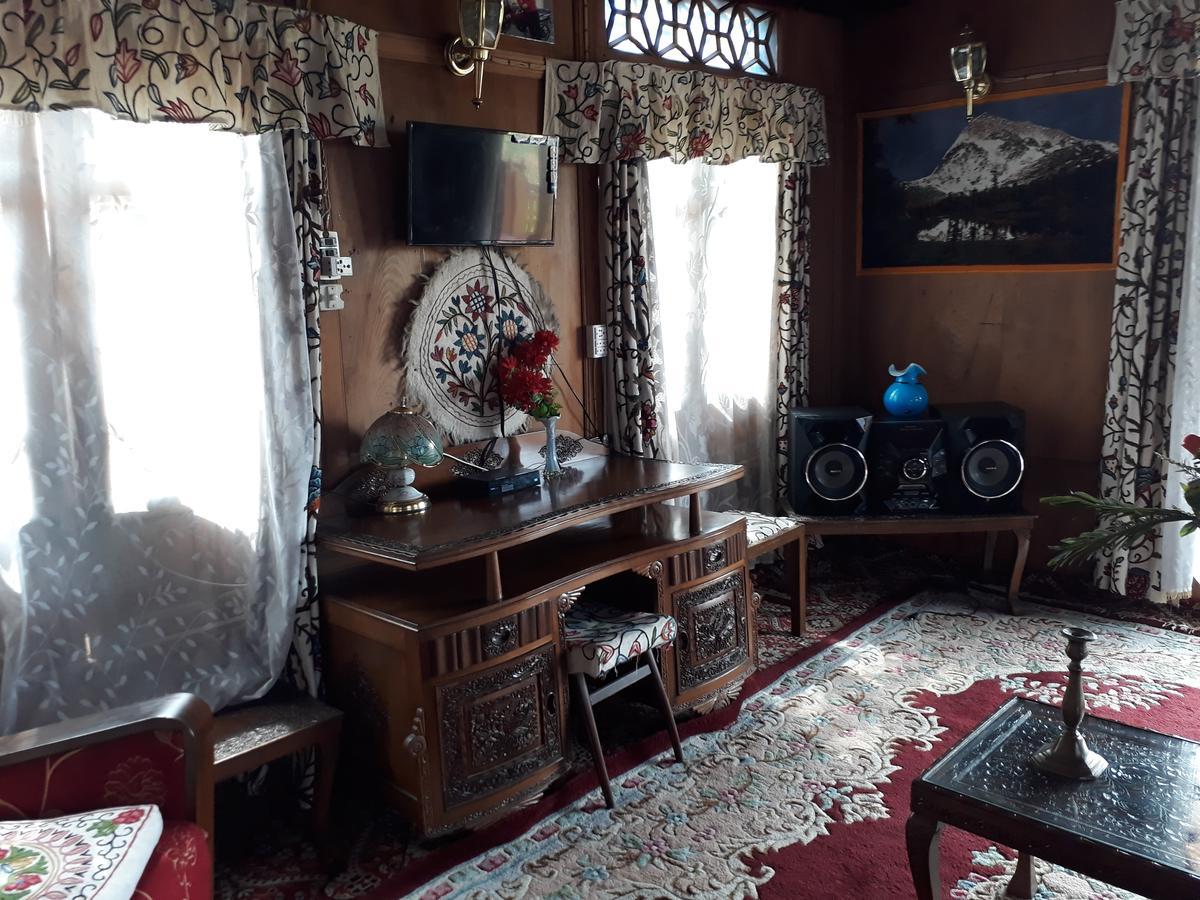 Heritage Geneva House Boat Srīnagar Zewnętrze zdjęcie