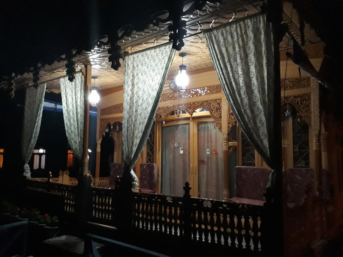 Heritage Geneva House Boat Srīnagar Zewnętrze zdjęcie