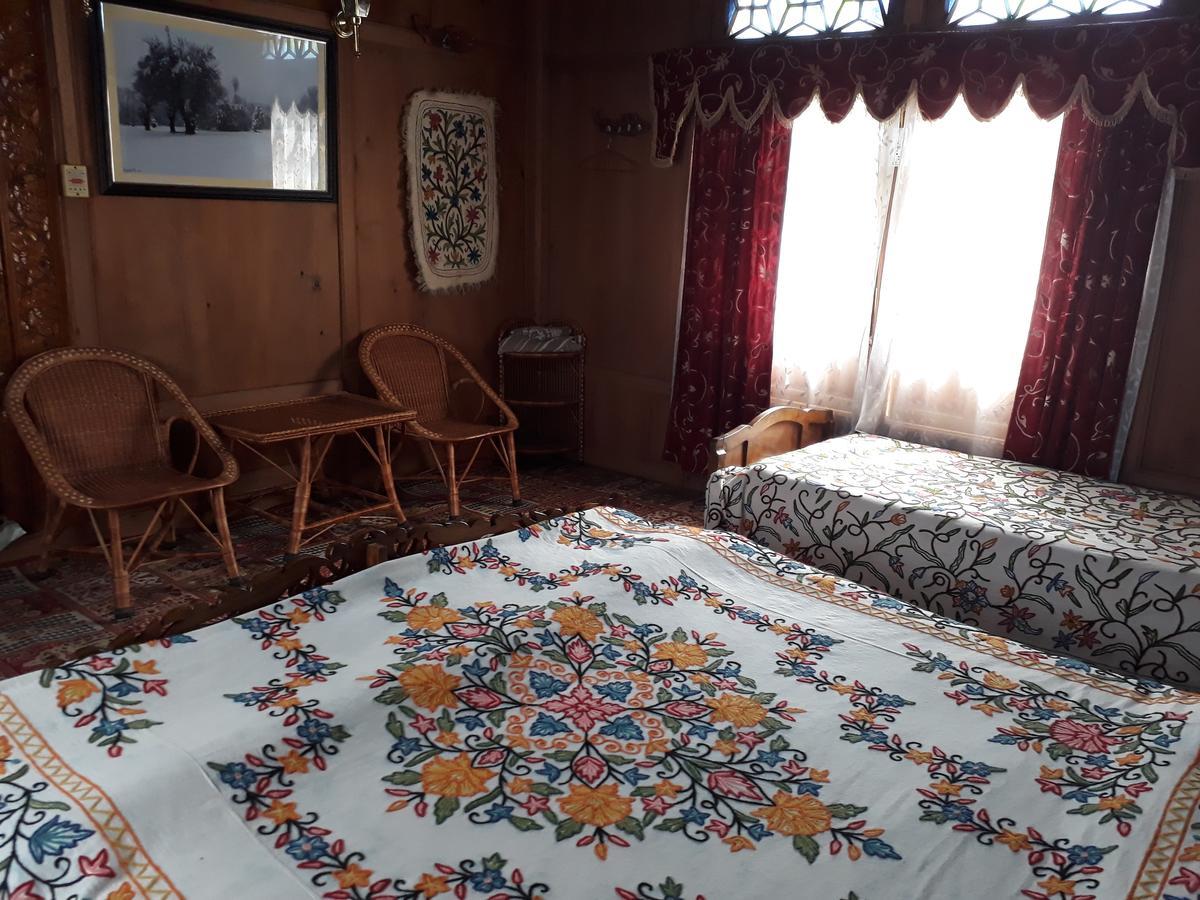 Heritage Geneva House Boat Srīnagar Zewnętrze zdjęcie