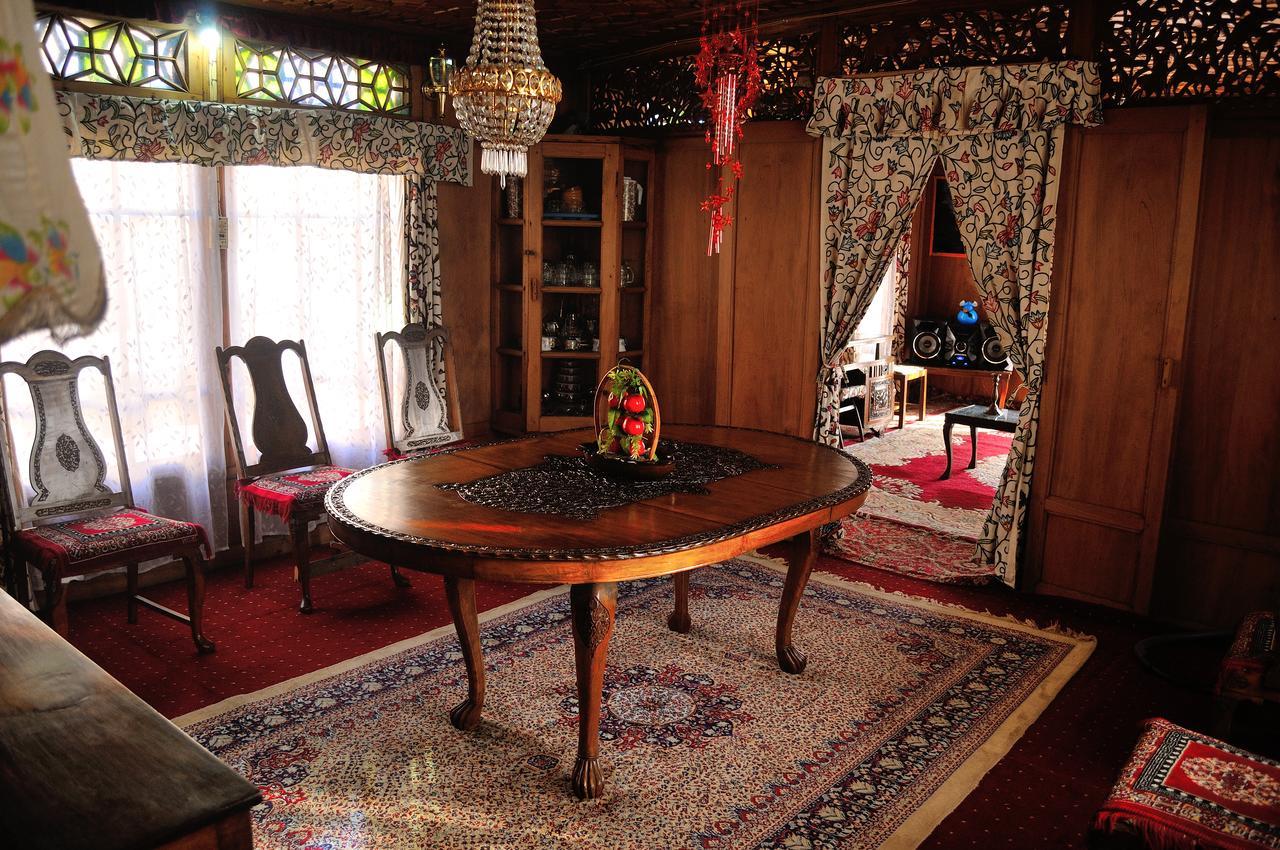 Heritage Geneva House Boat Srīnagar Zewnętrze zdjęcie