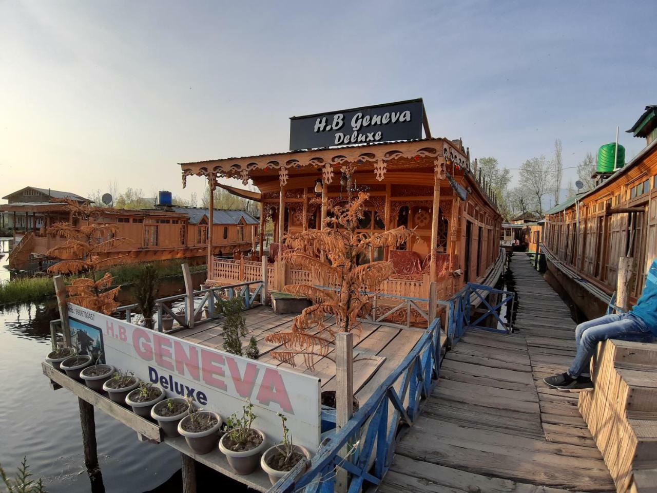 Heritage Geneva House Boat Srīnagar Zewnętrze zdjęcie