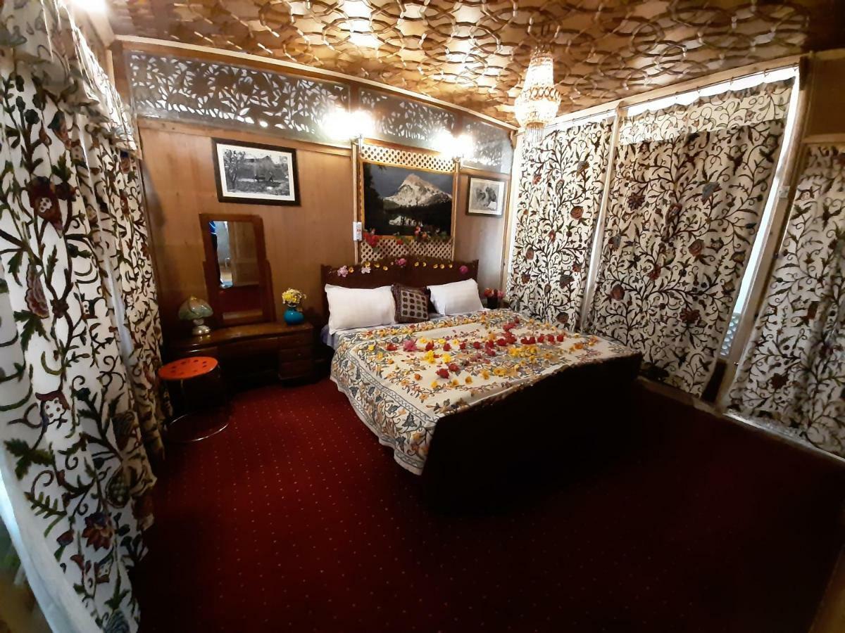 Heritage Geneva House Boat Srīnagar Zewnętrze zdjęcie
