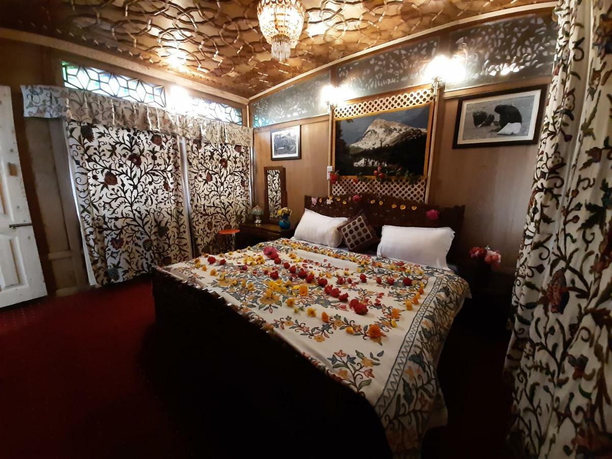 Heritage Geneva House Boat Srīnagar Zewnętrze zdjęcie